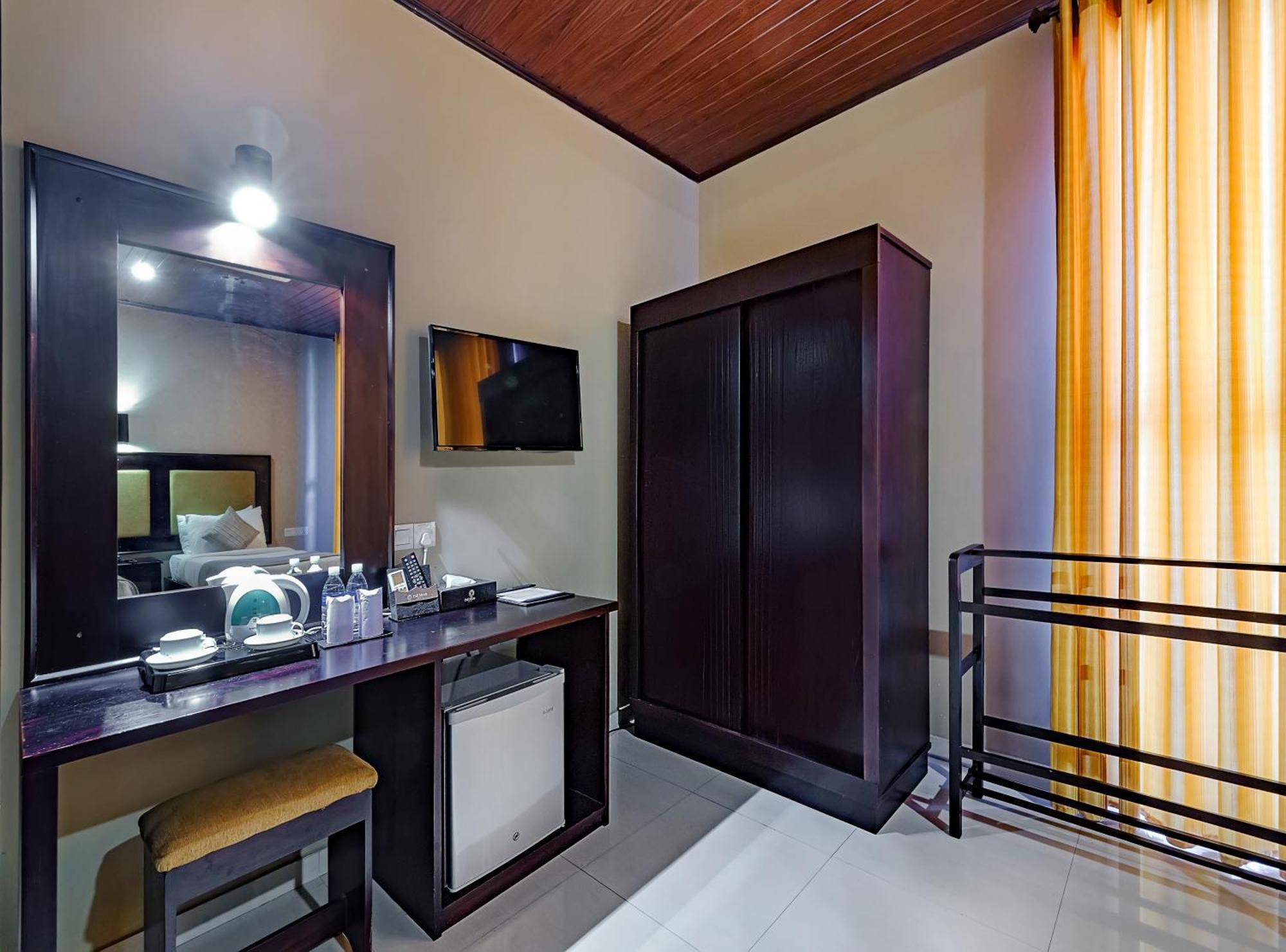 The Full Moon Hotel كاتوناياكى المظهر الخارجي الصورة
