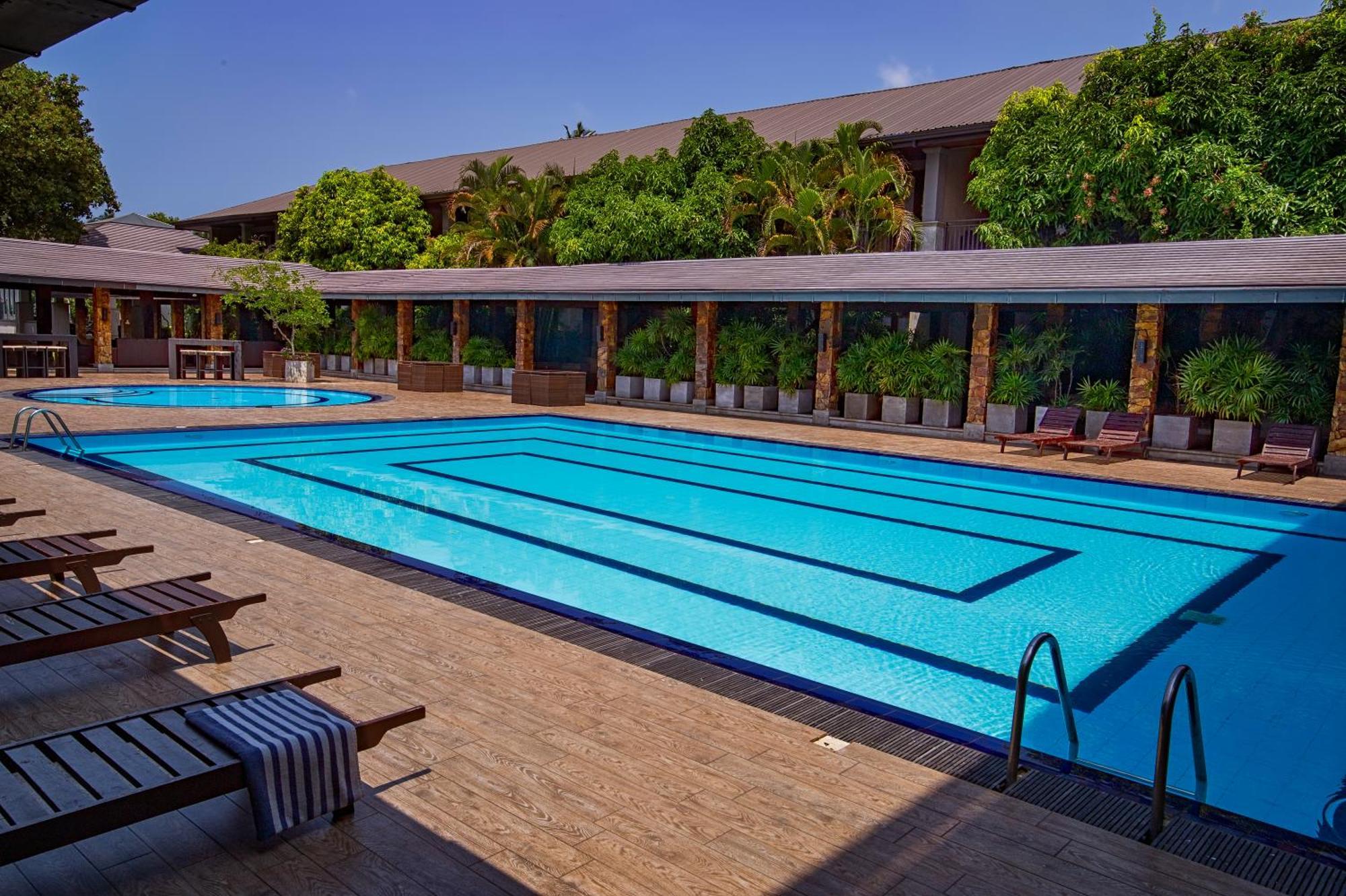 The Full Moon Hotel كاتوناياكى المظهر الخارجي الصورة