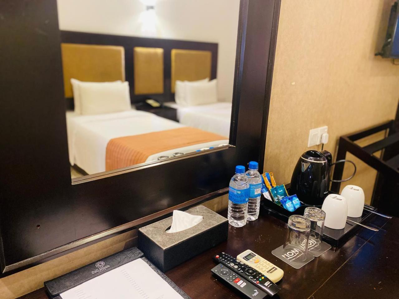 The Full Moon Hotel كاتوناياكى المظهر الخارجي الصورة