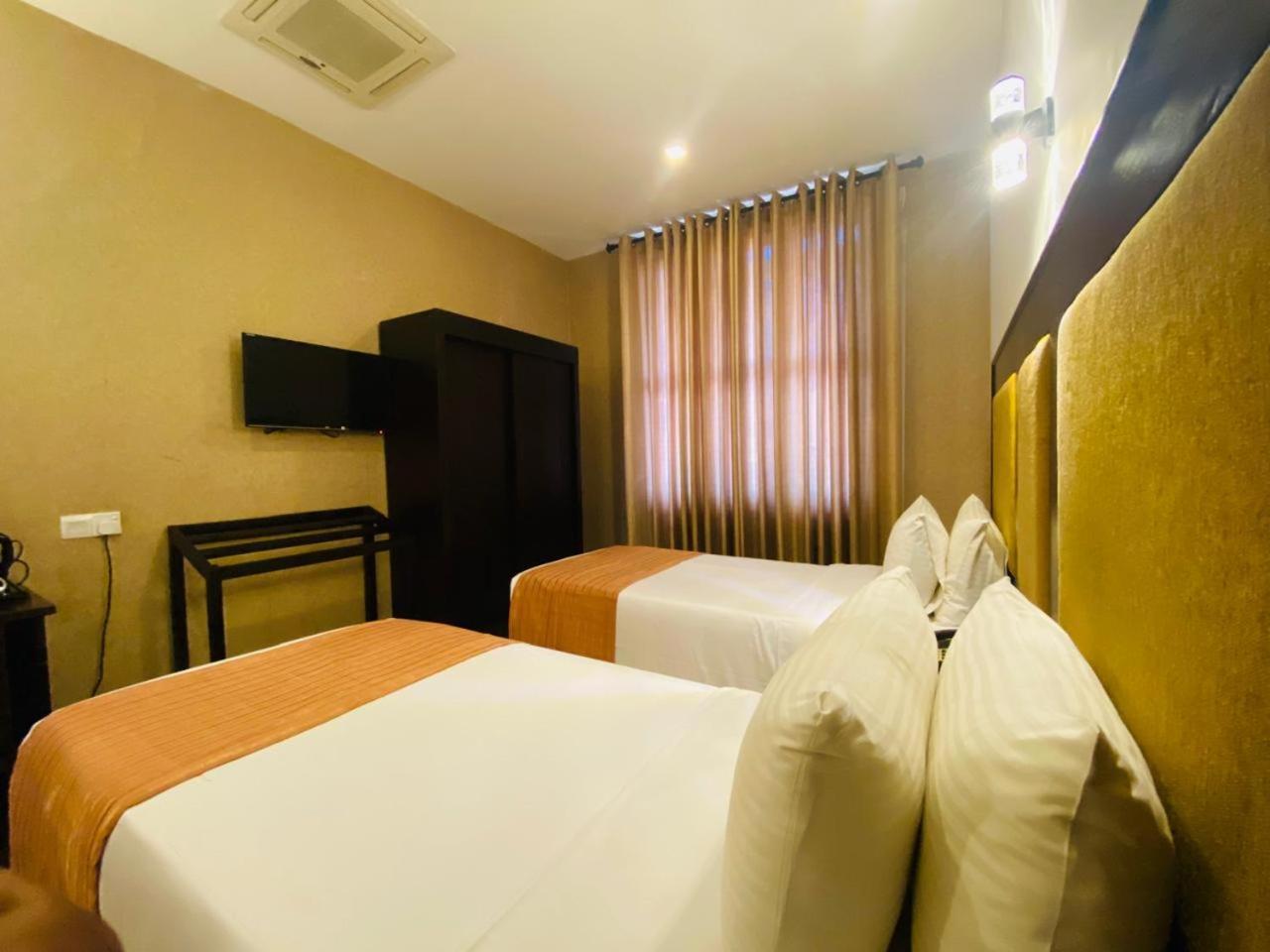 The Full Moon Hotel كاتوناياكى المظهر الخارجي الصورة