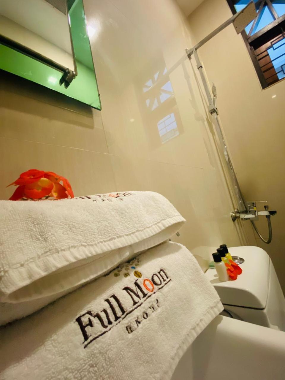 The Full Moon Hotel كاتوناياكى المظهر الخارجي الصورة