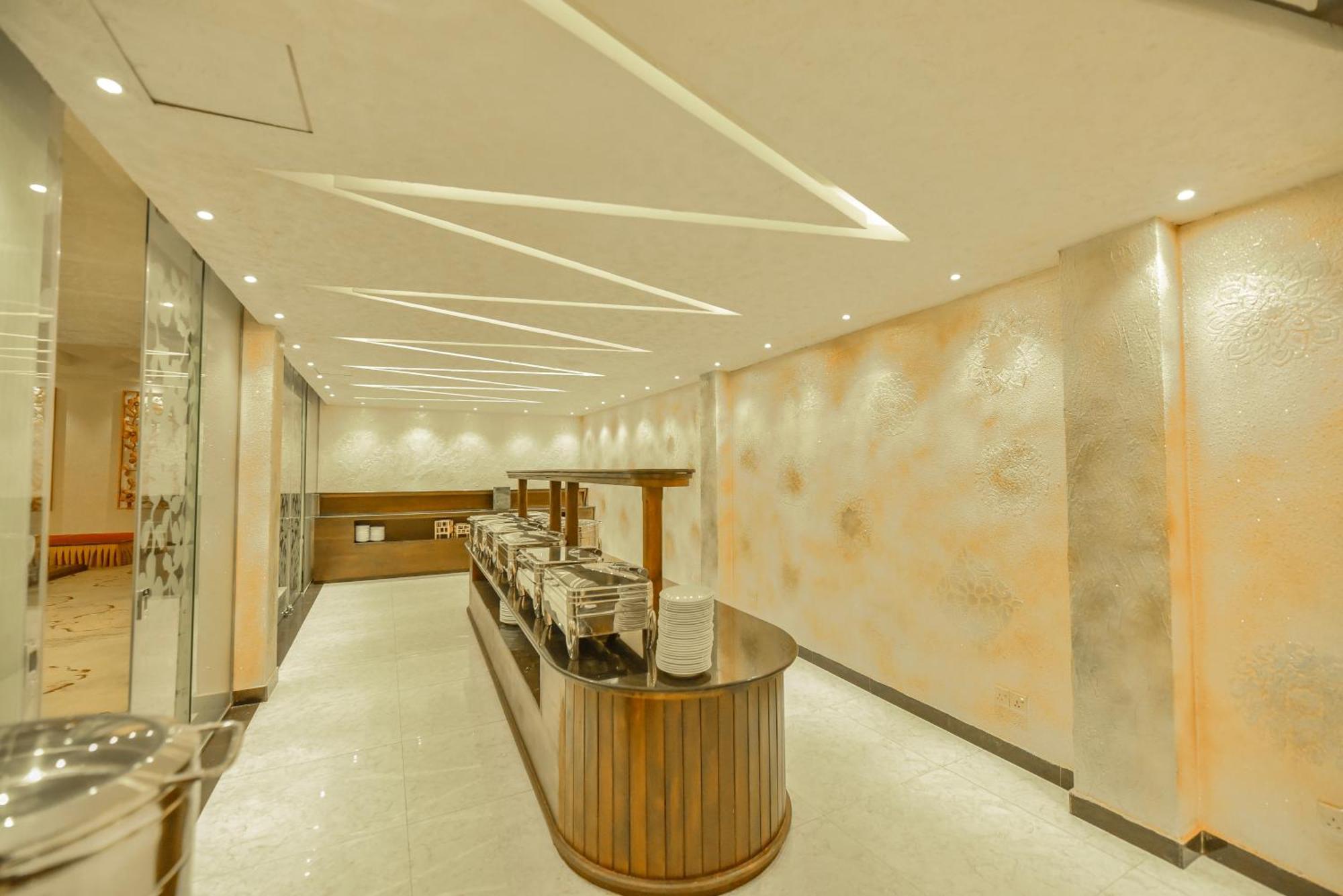 The Full Moon Hotel كاتوناياكى المظهر الخارجي الصورة