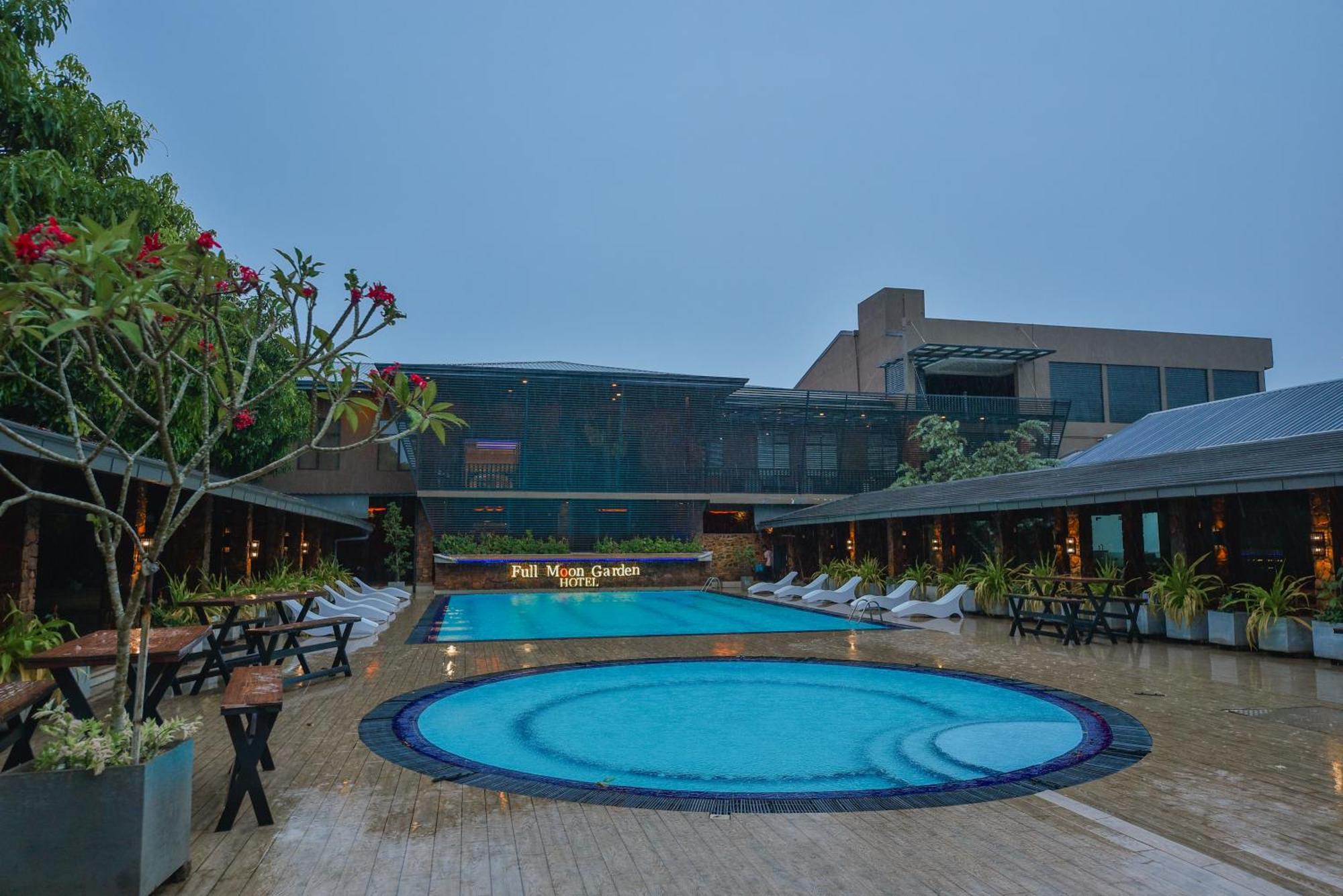The Full Moon Hotel كاتوناياكى المظهر الخارجي الصورة