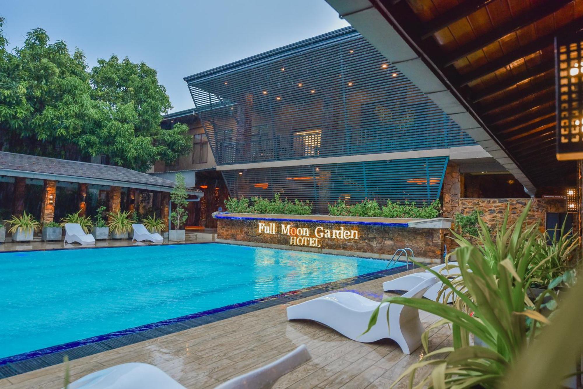 The Full Moon Hotel كاتوناياكى المظهر الخارجي الصورة